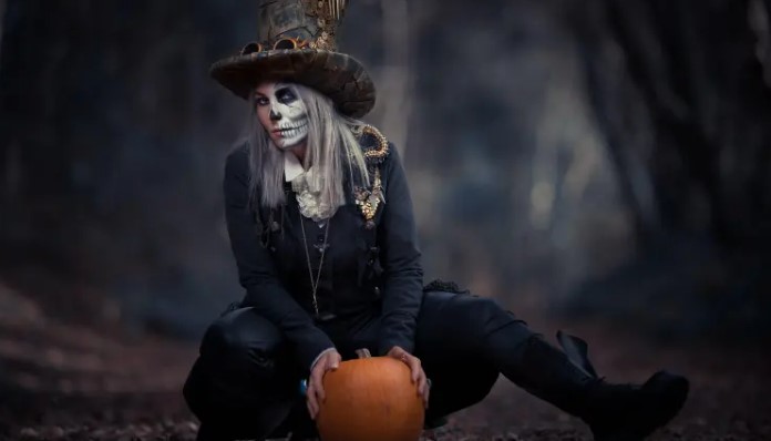 110 Short Halloween Quotes And Sayings For Spooky Vibes
