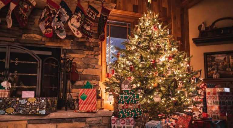 Christmas Quotes to Brighten Your Holiday Season