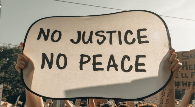 40 Angela Davis Quotes On Racism, Feminism, & Justice