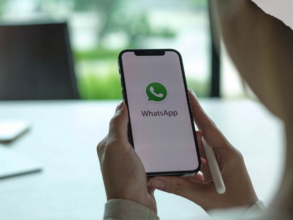 Unique WhatsApp DP Images with Quotes