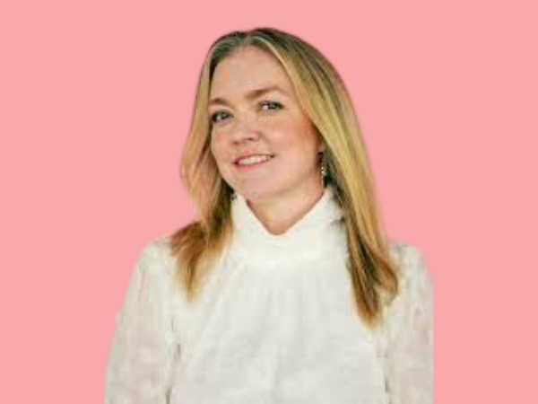 45 Best Colleen Hoover Quotes About Love, Pain & Healing