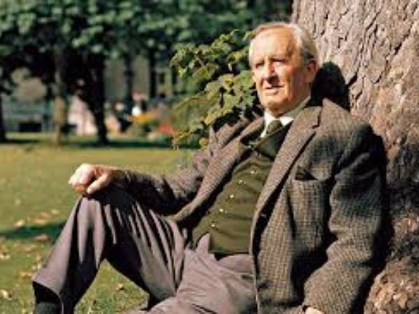 50 Best J.R.R Tolkien Quotes On Life, Love & Adventure